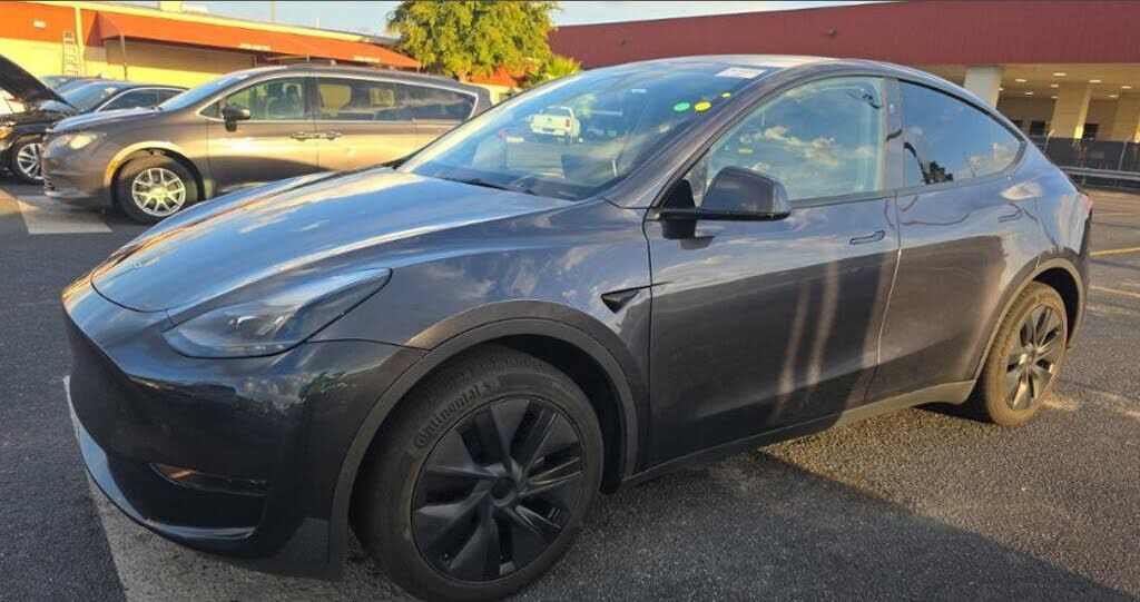 2024 TESLA Model Y