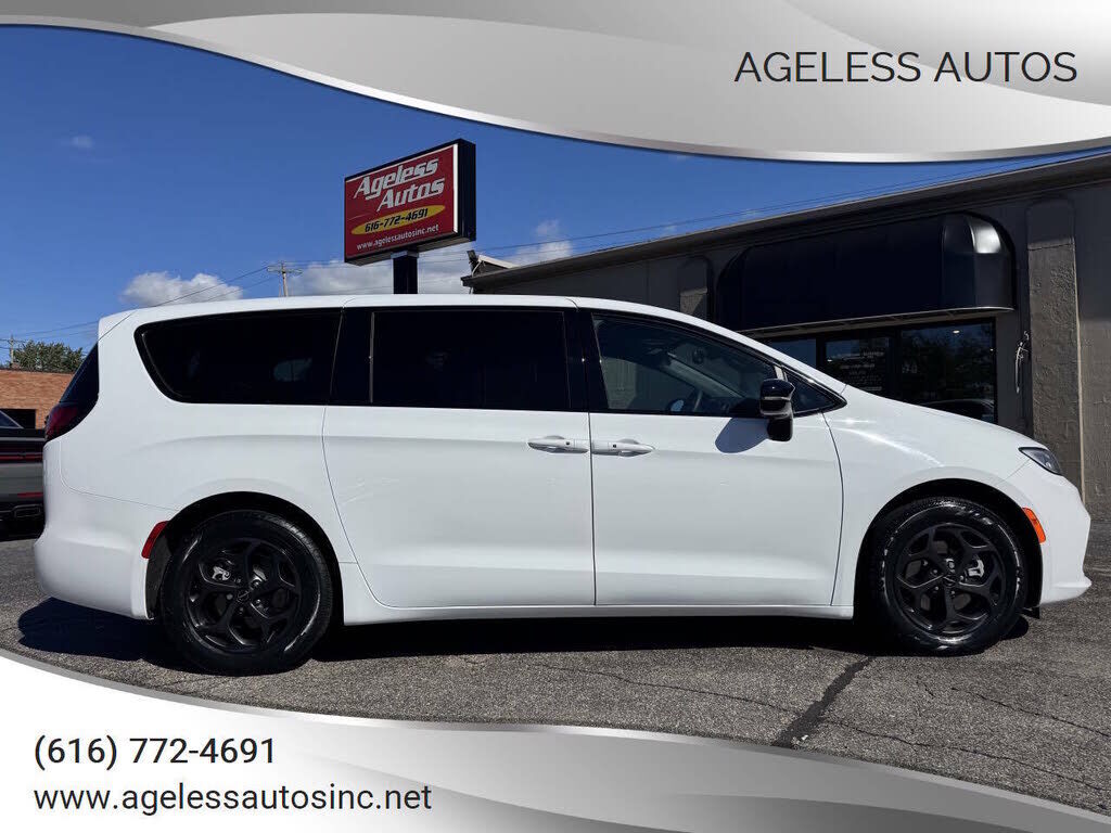2023 CHRYSLER Pacifica