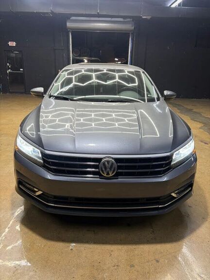 2017 VOLKSWAGEN Passat