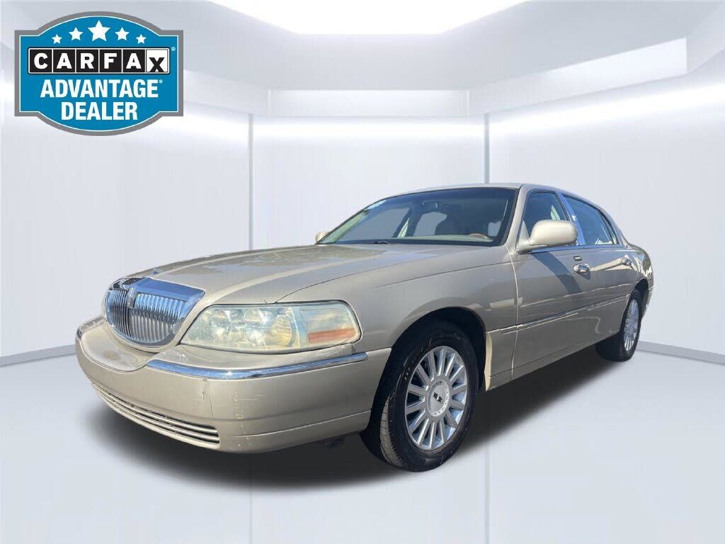 2005 LINCOLN Town Car