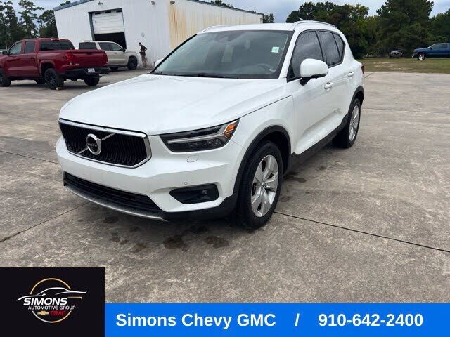 2022 VOLVO XC40