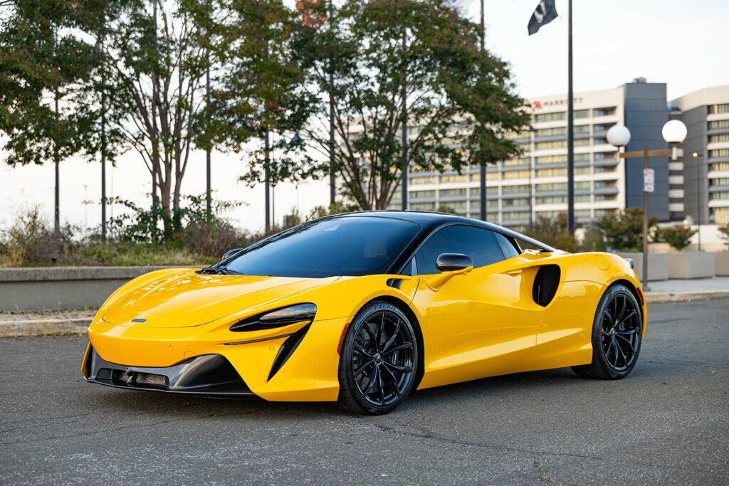 2023 MCLAREN ARTURA