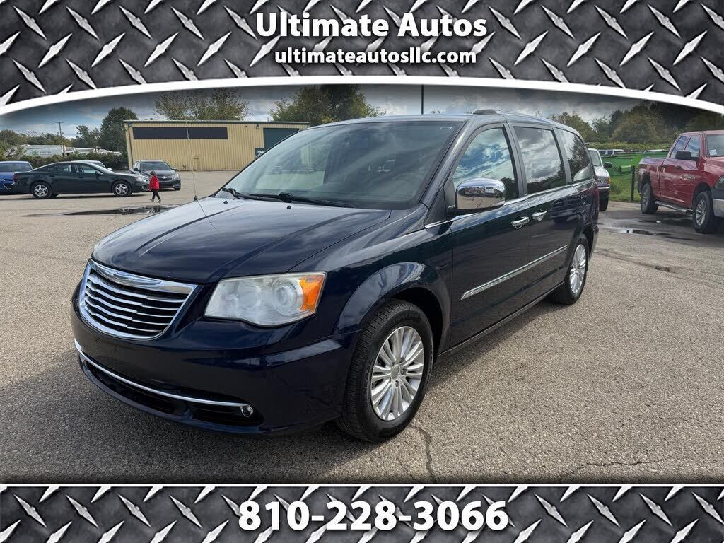 2014 CHRYSLER Town and Country