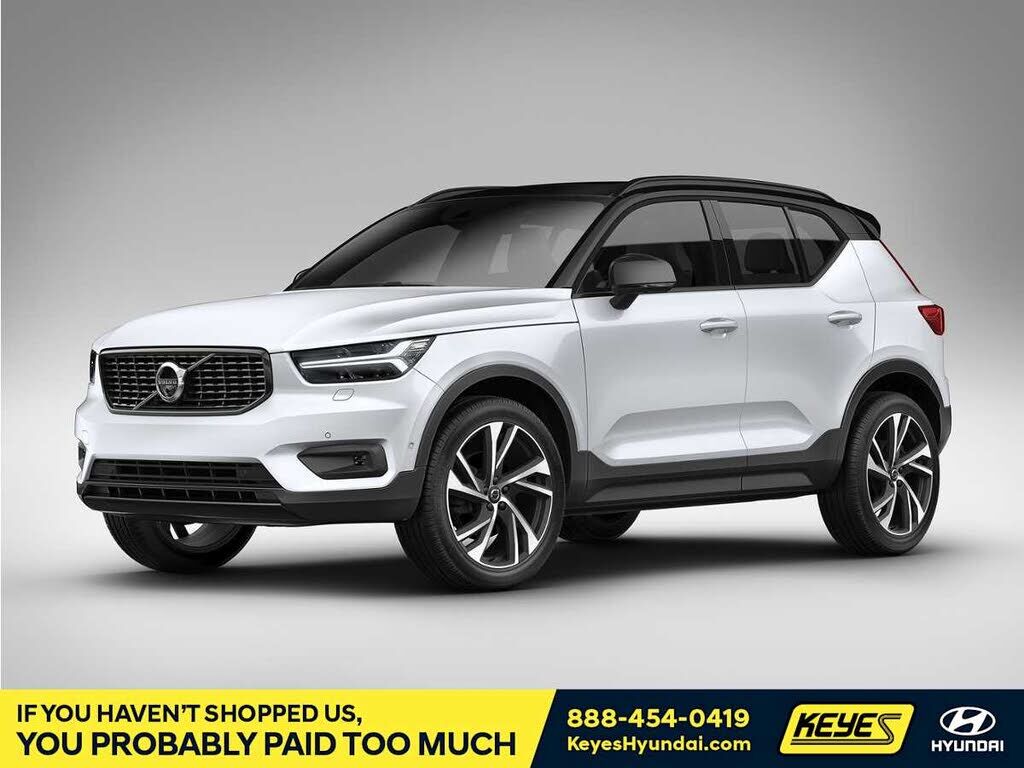 2021 VOLVO XC40