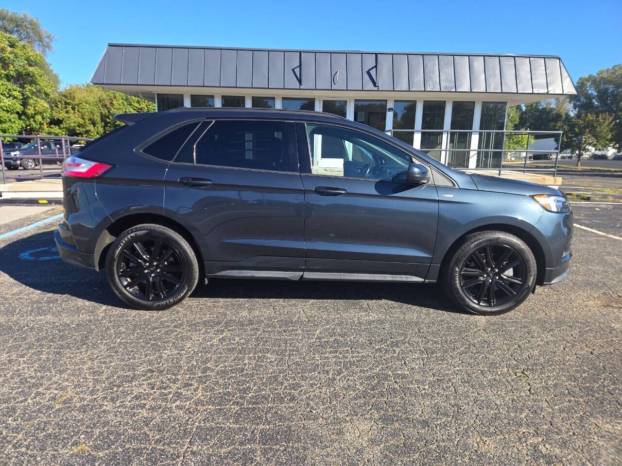 2022 FORD Edge