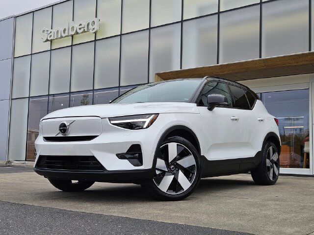 2023 VOLVO XC40