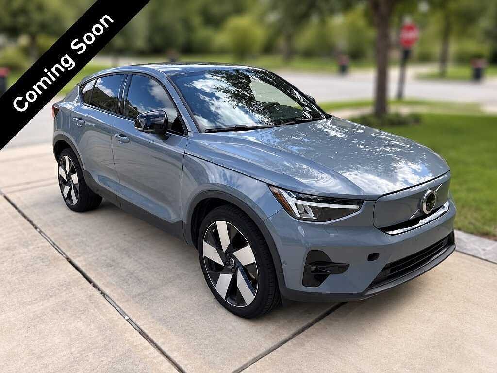 2023 VOLVO C40