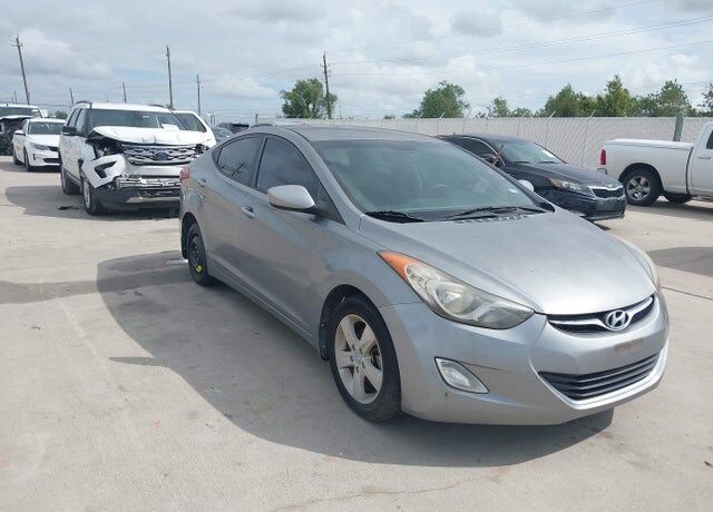 2013 HYUNDAI Elantra