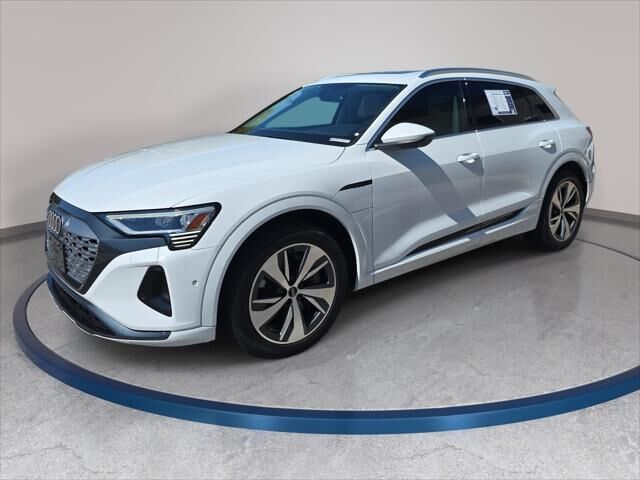 2024 AUDI Q8