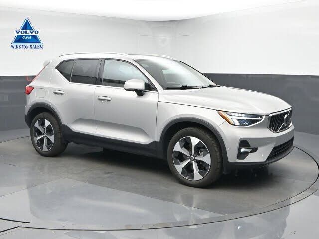 2024 VOLVO XC40