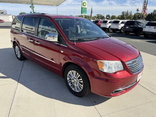 2014 CHRYSLER Town and Country