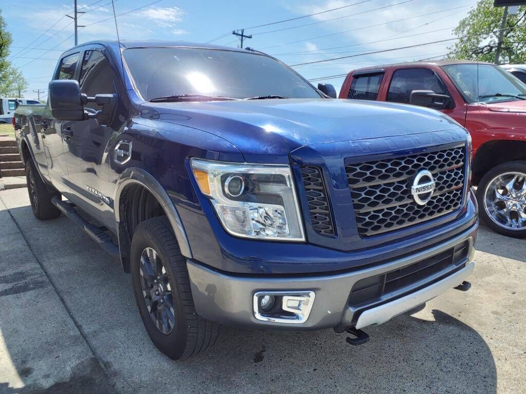 2017 NISSAN Titan
