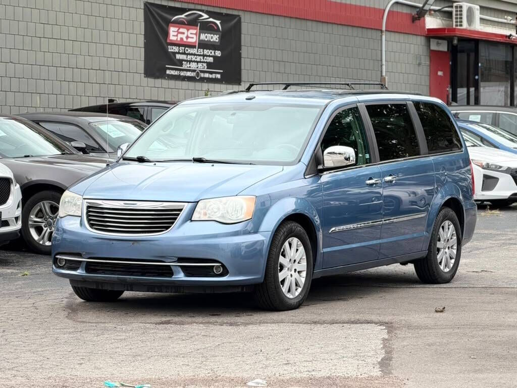 2011 CHRYSLER Town and Country