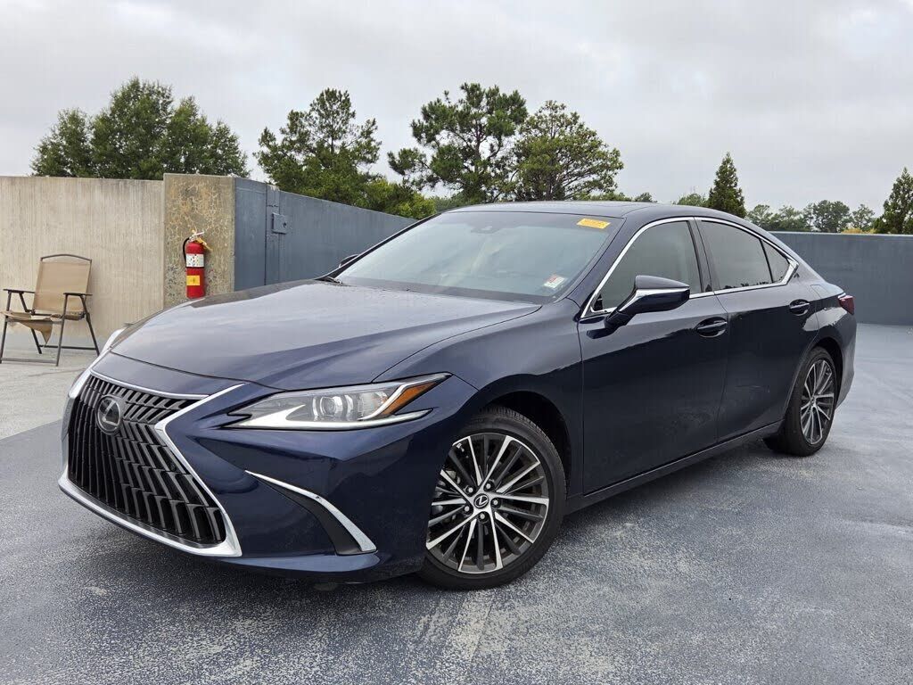 2025 LEXUS ES