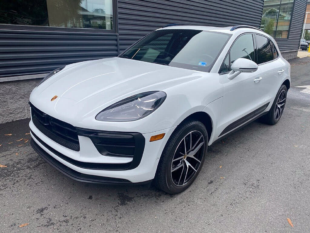 2023 PORSCHE Macan
