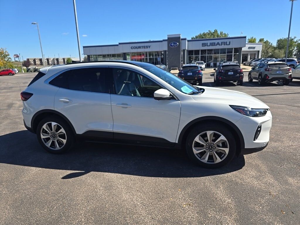 2024 FORD Escape