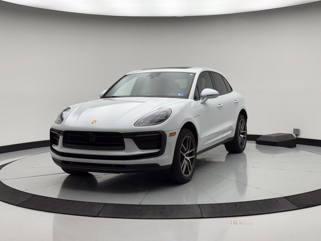 2026 PORSCHE Macan
