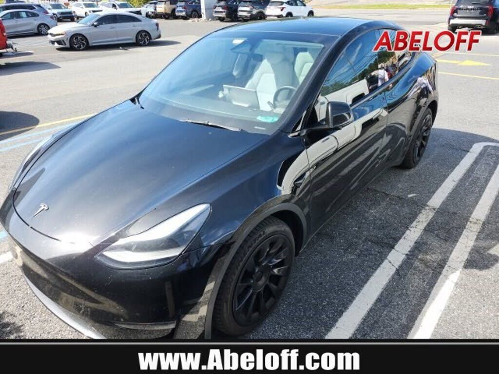 2024 TESLA Model Y