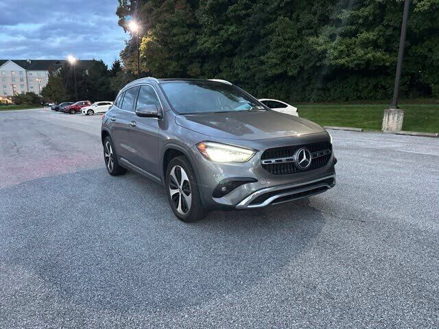 2025 MERCEDES-BENZ GLA-Class