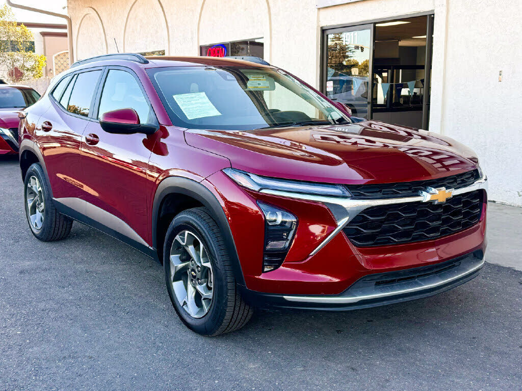 2025 CHEVROLET Trax