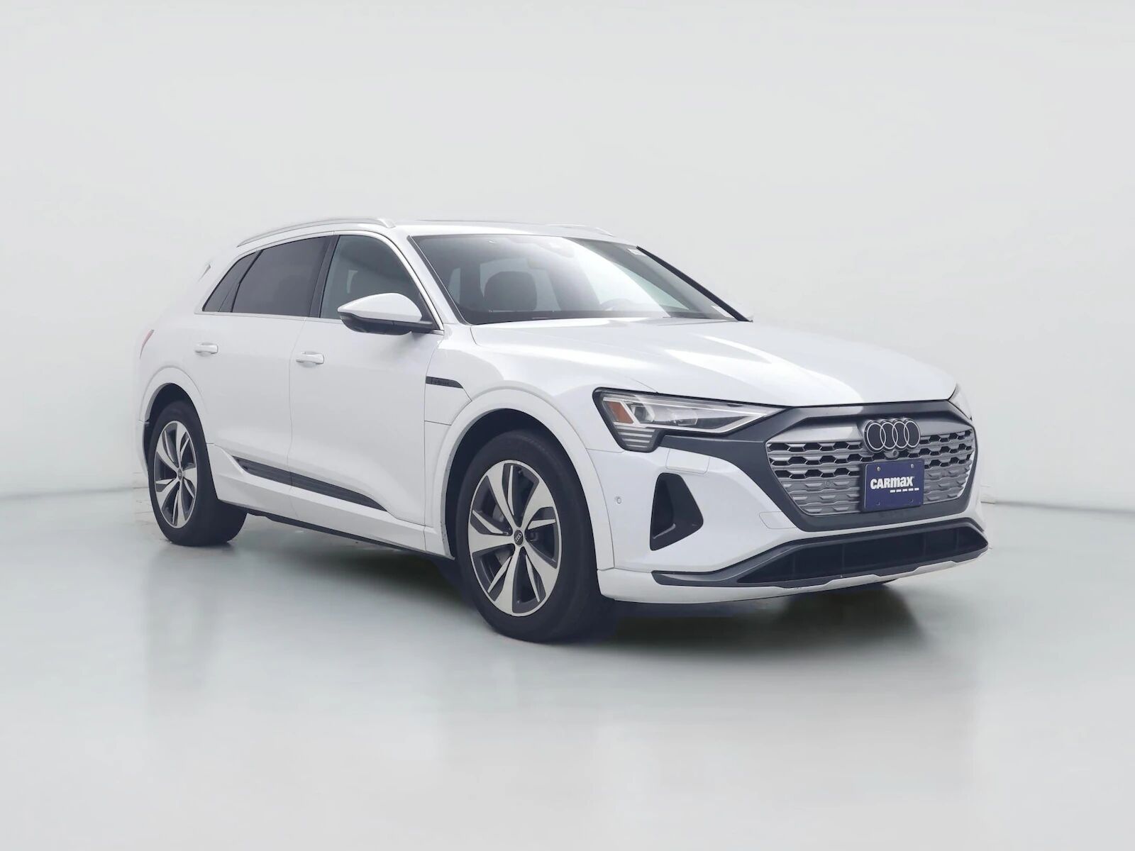 2024 AUDI Q8