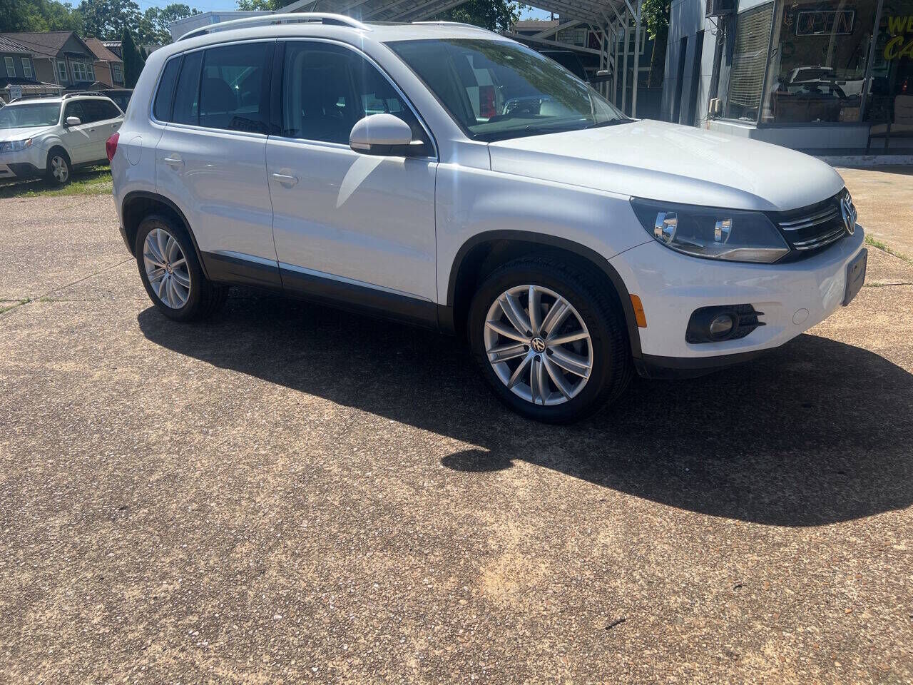 2012 VOLKSWAGEN Tiguan