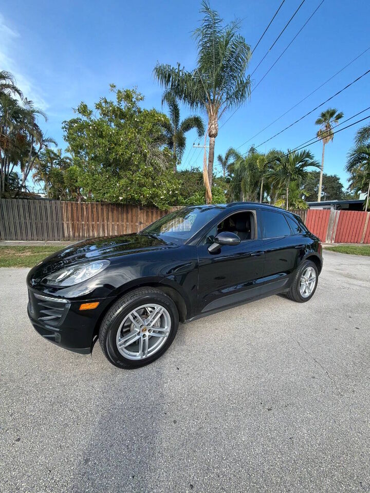 2018 PORSCHE Macan