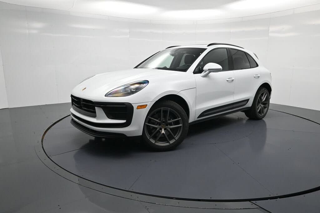 2026 PORSCHE Macan