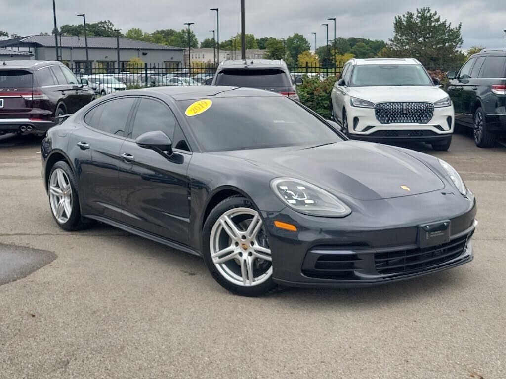 2019 PORSCHE Panamera