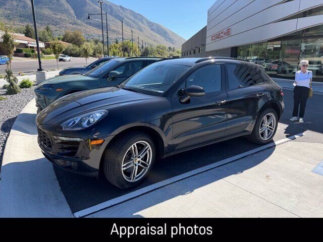 2017 PORSCHE Macan