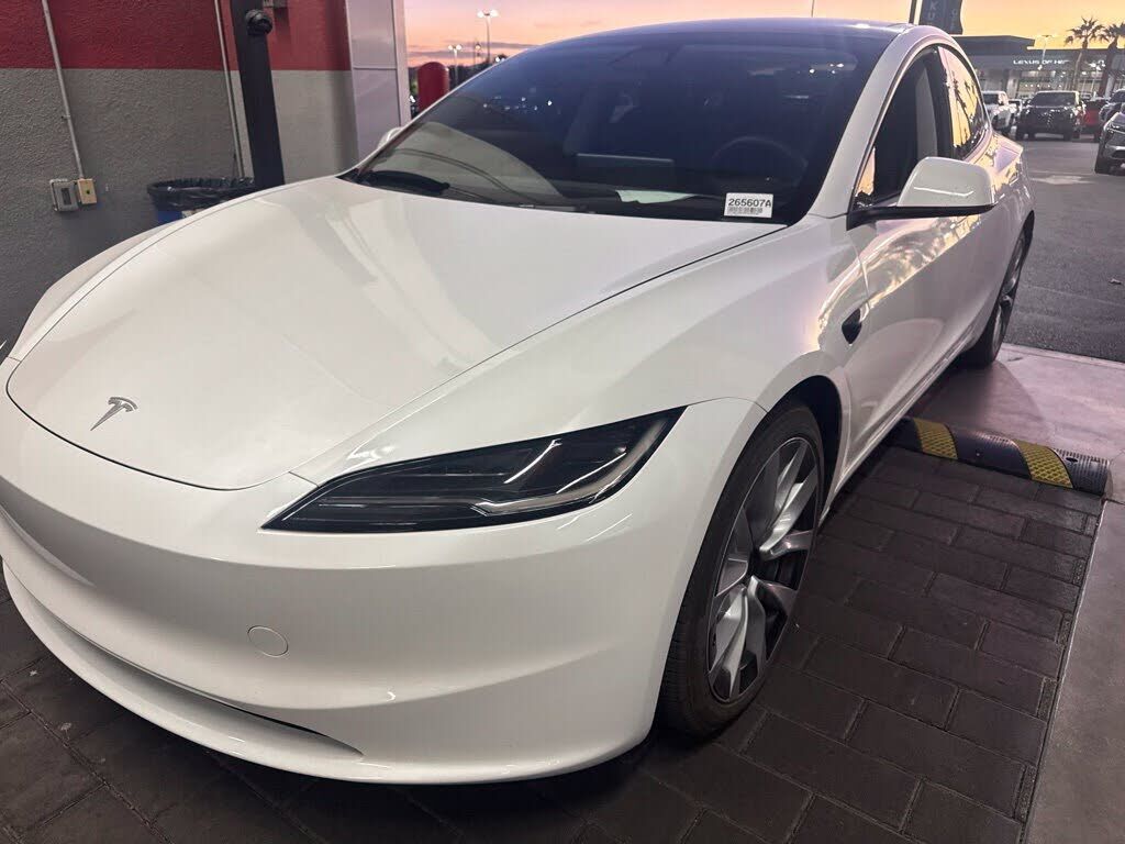 2024 TESLA Model 3