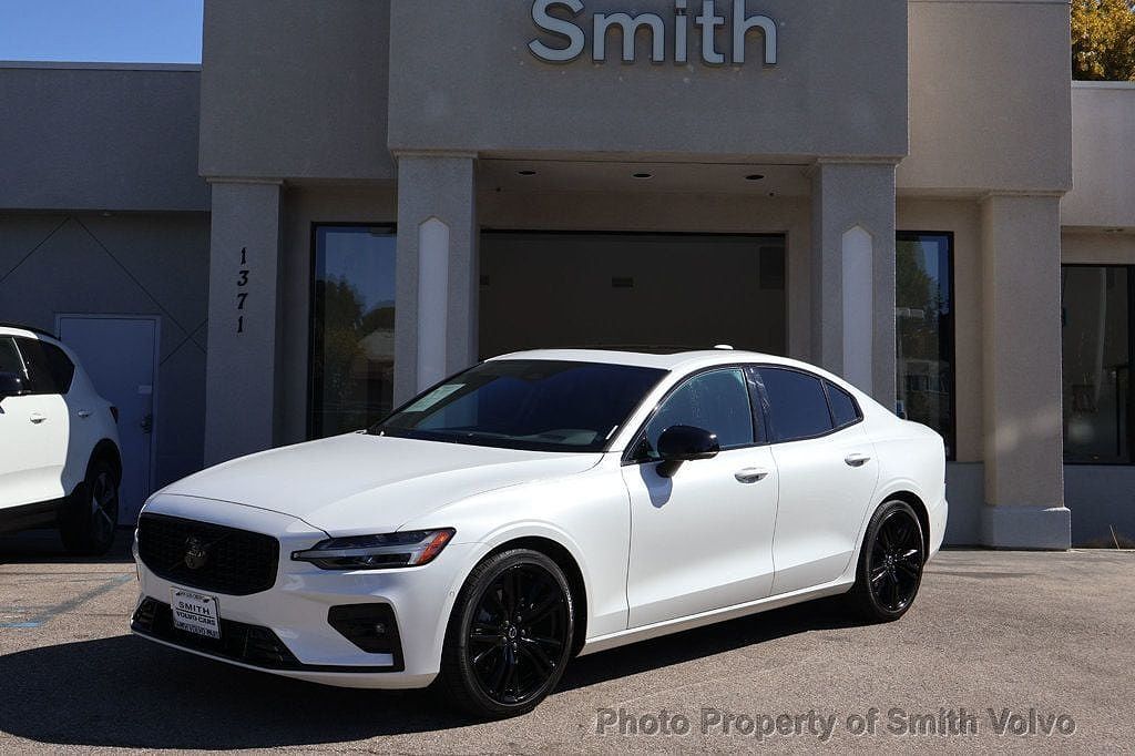 2024 VOLVO S60