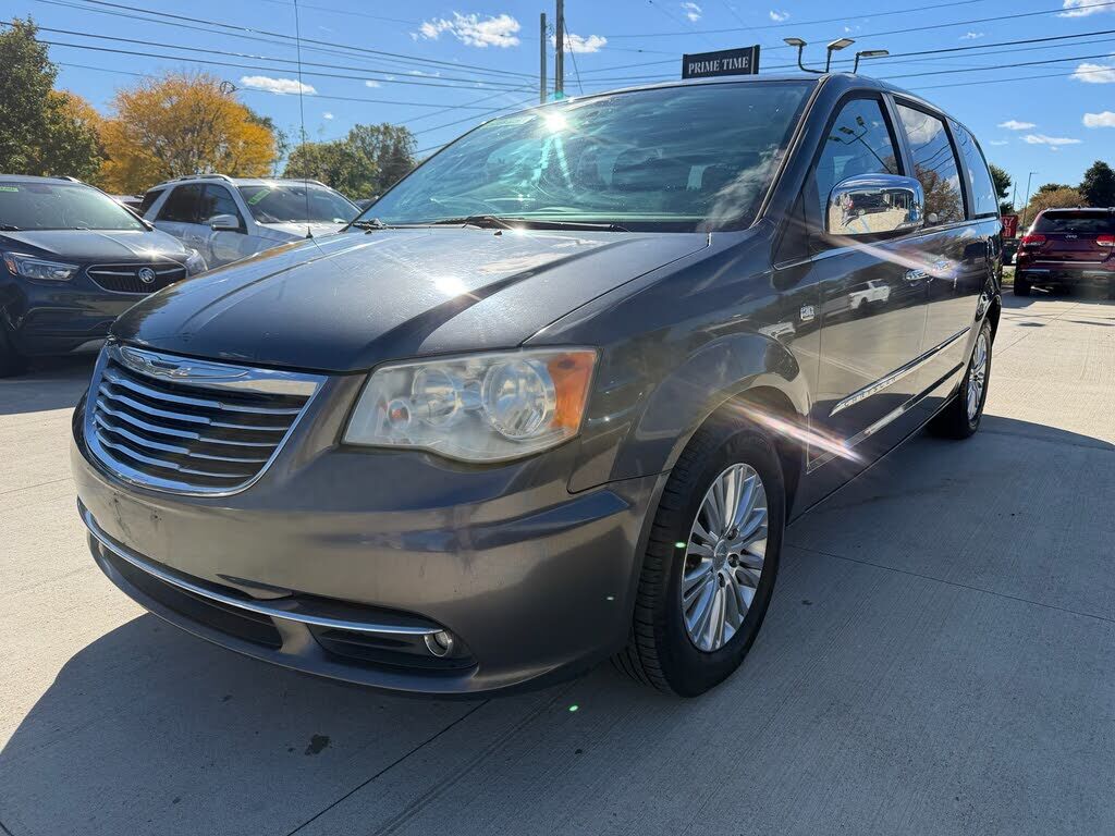 2014 CHRYSLER Town and Country