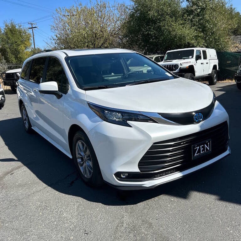 2025 TOYOTA Sienna