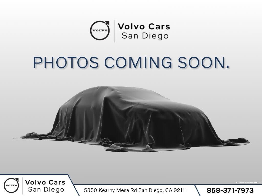 2023 VOLVO XC40