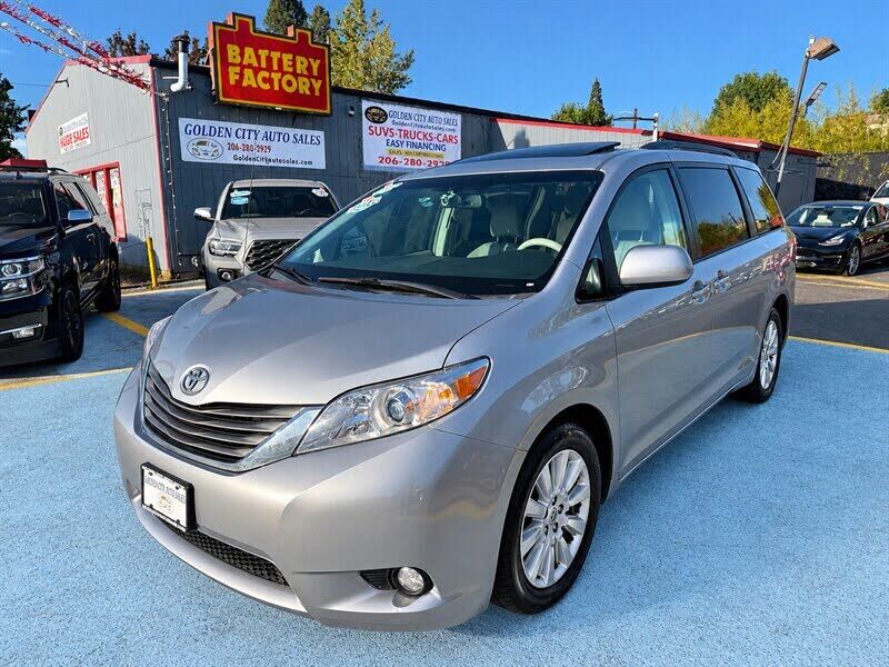 2013 TOYOTA Sienna