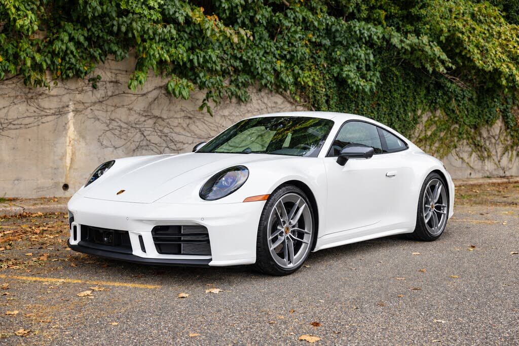 2025 PORSCHE 911
