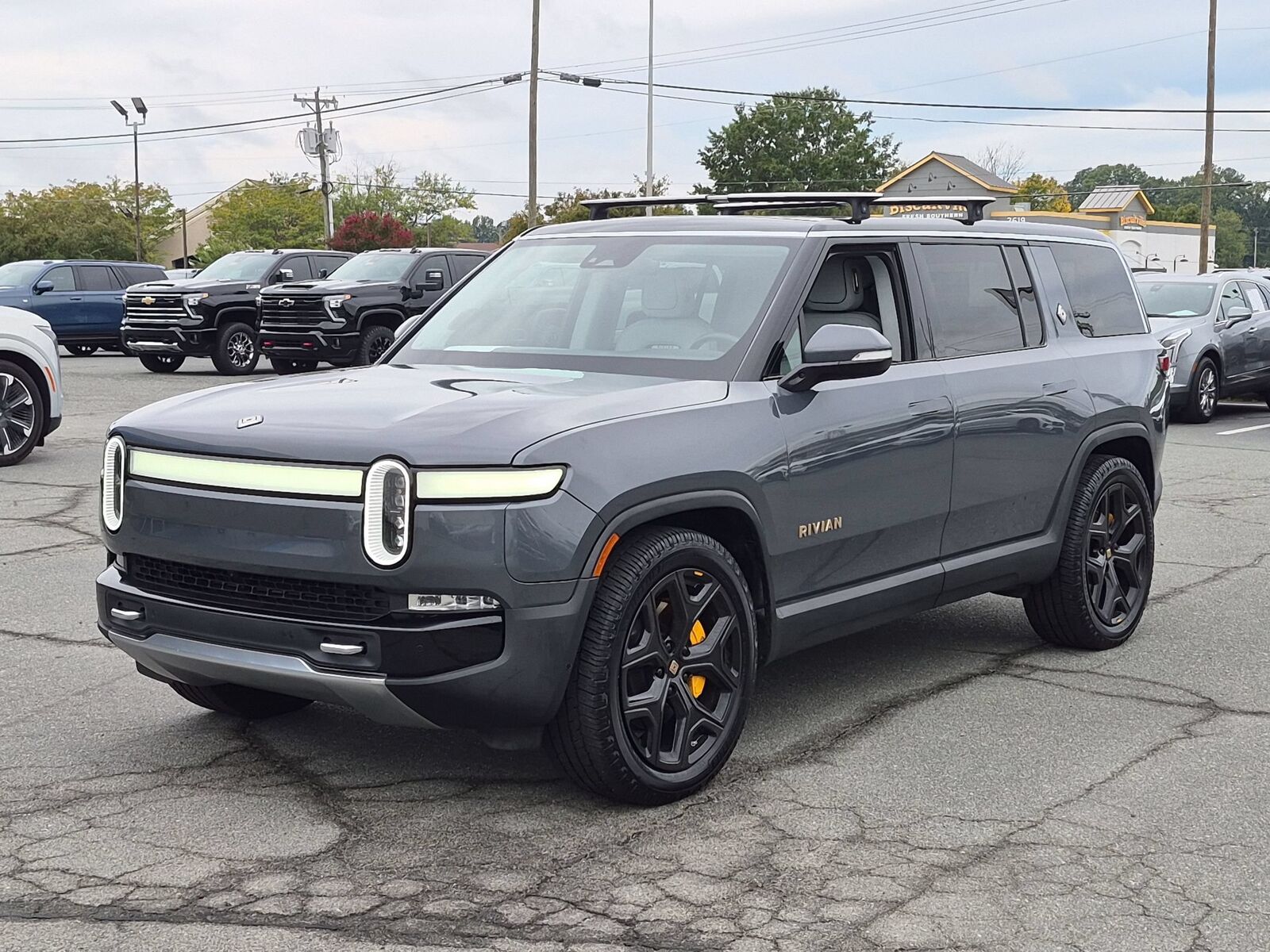 2023 RIVIAN R1S