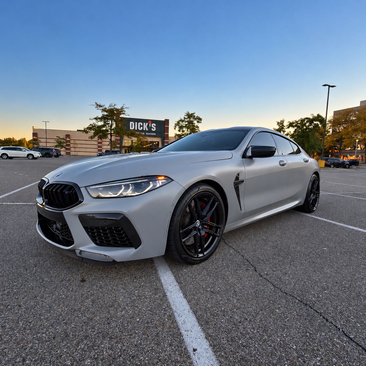 2023 BMW M8