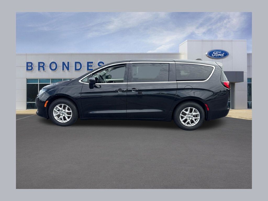 2023 CHRYSLER Voyager