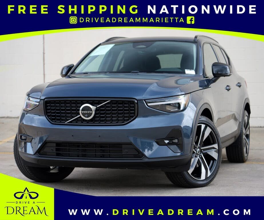 2026 VOLVO XC40
