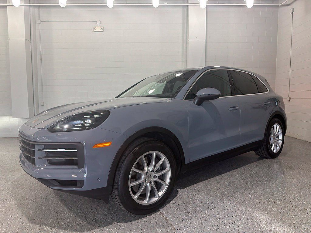 2024 PORSCHE Cayenne