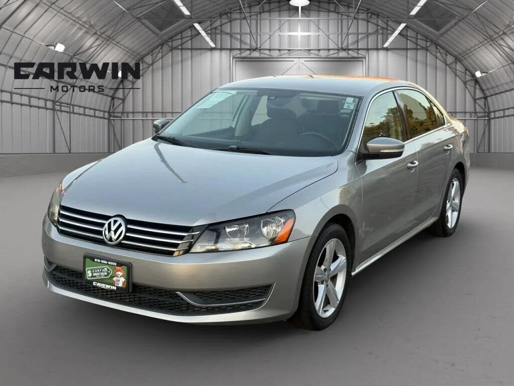 2013 VOLKSWAGEN Passat