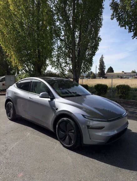 2026 TESLA Model Y