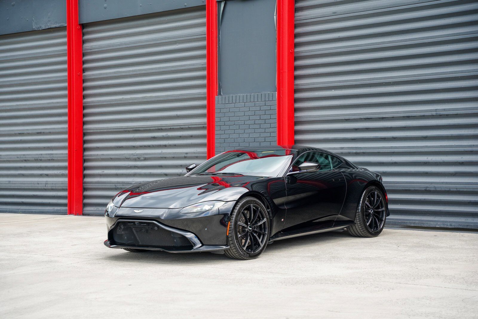 2019 ASTON MARTIN V8 Vantage