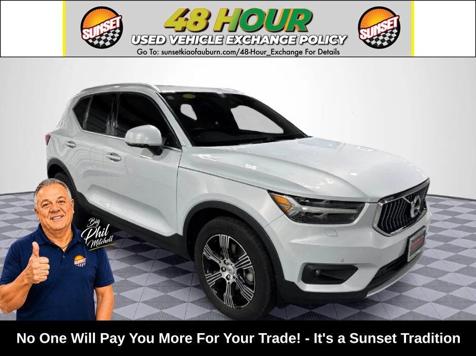 2022 VOLVO XC40