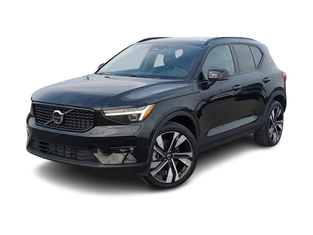 2025 VOLVO XC40