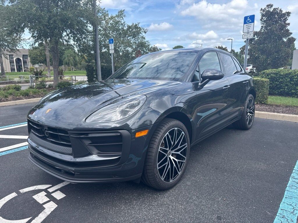 2026 PORSCHE Macan