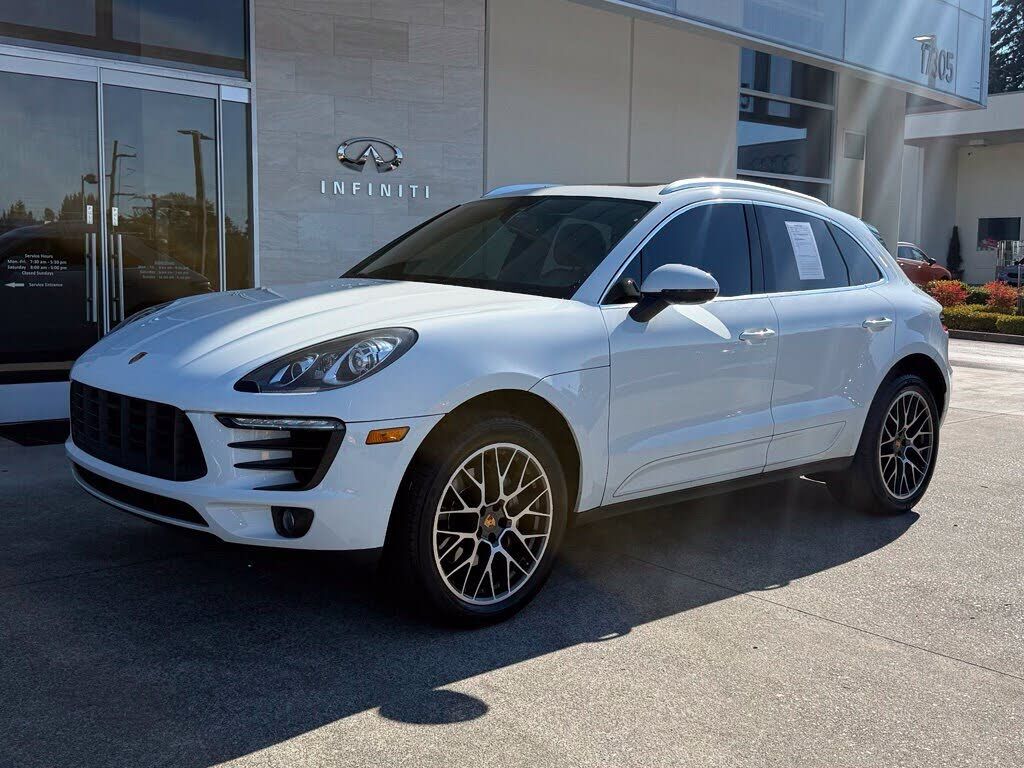 2017 PORSCHE Macan