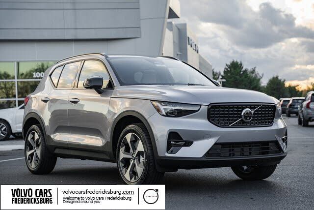 2026 VOLVO XC40